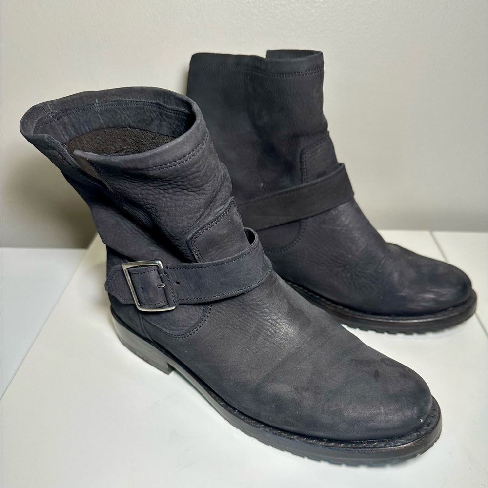 $360+ FRYE 'Natalie' Engineer MOTO BUCKLE BIKER Boot BLACK NUBUCK Size 6 EUC